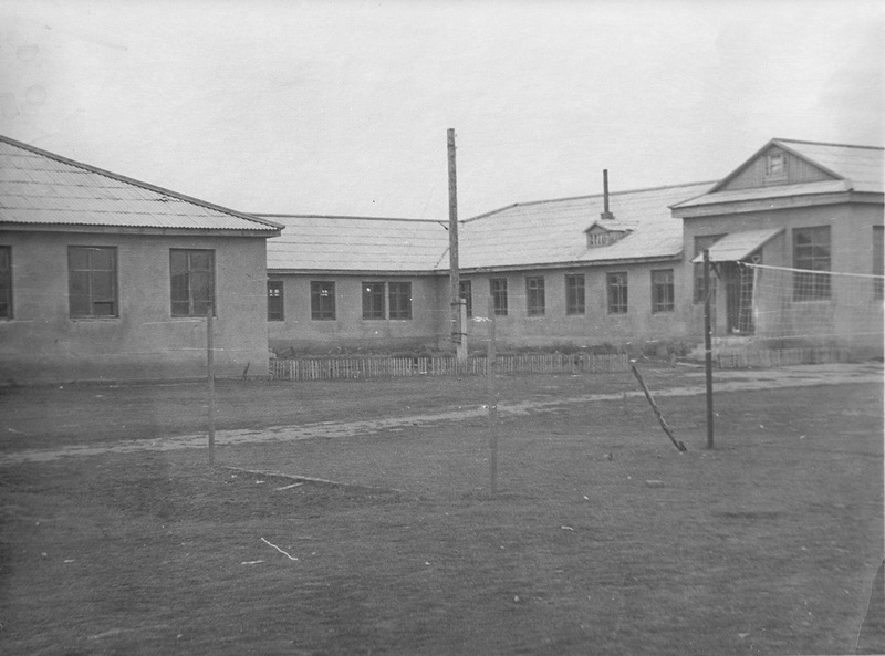 Первое здание школы. Восьмилетка